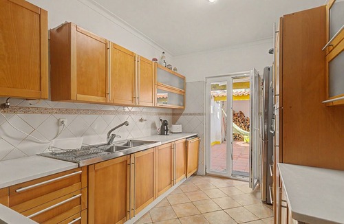 Sao Lourenco House | Azeitão Town House with Private Terrace, Wi-Fi, and Air Conditioning