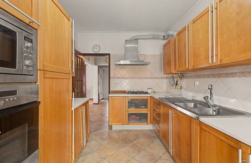 Sao Lourenco House | Azeitão Town House with Private Terrace, Wi-Fi, and Air Conditioning
