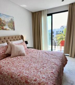 Casablanca Apartment | B-Living Oasis - Sunny 1BR, Palm Views, Balcony