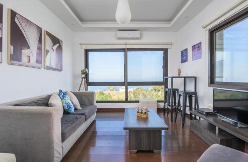 Thoum Apartment | Backyard Seaview 1 BR with 24-7 Electricity
