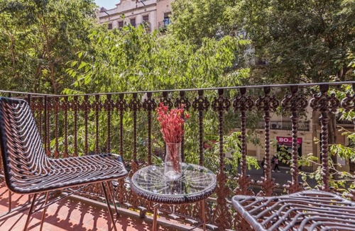 La Nova Esquerra de l'Eixample House | Barcelona City Building! Several units perfect for big groups!