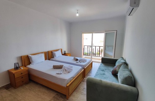 Marina Apartment | Beachfront apartment with a terrace and ocean view