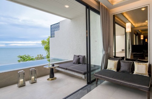 Cha-am Apartment | Beachfront Pool Suite