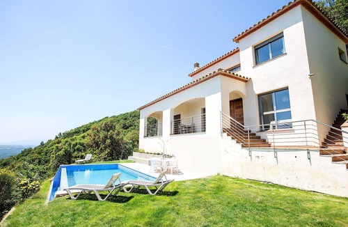 Santa Cristina de Aro House | Beautiful private villa for 8 guests with WIFI, private pool, A/C, TV and patio