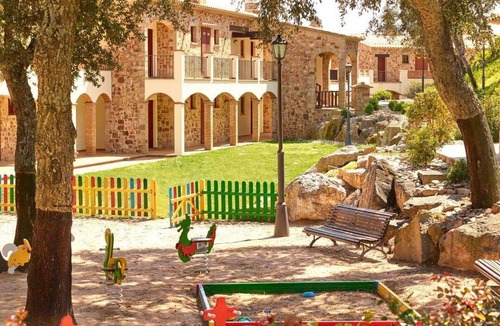 Castell-Platja d'Aro Apartment | Beautiful apartment for 4 guests with pool, WIFI, TV and terrace