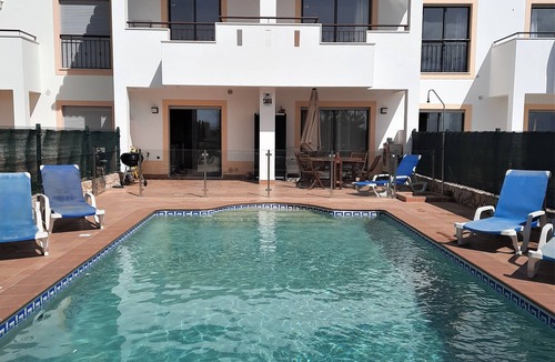 Albardeira Villa | Beautiful 3 Bedroom linked villa with private pool and seaviews!
