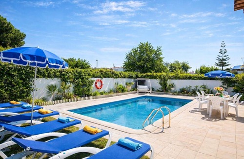 Areias de Sao Joao Villa | Beautiful 4 Bedroom Villa Silva, Private Pool, Close To The Strip And Old Town