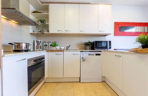 Deltebre Apartment | Beautiful apartment for 6 people with WIFI, A/C, pool, TV, terrace and pets allowed