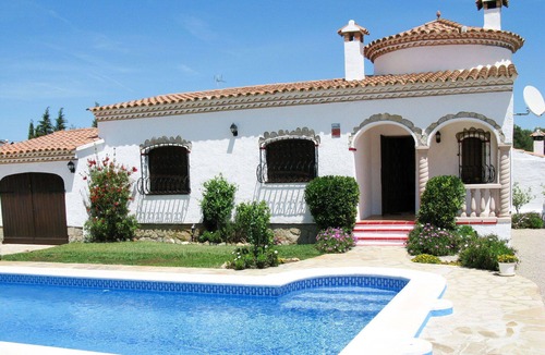Miami Platja House | Beautiful private villa for 4 people with private pool, TV, terrace and pets allowed