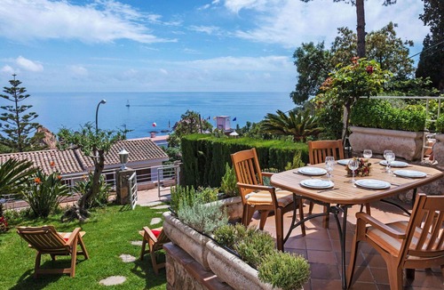 Tossa de Mar House | Beautiful villa for 7 people with WIFI, pool, TV and balcony