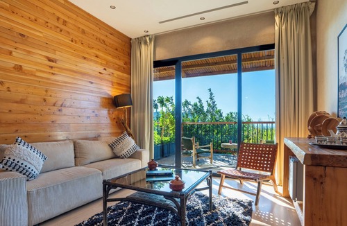 Ain Chkef Hotel | Bio et bois - Luxury Bio farm