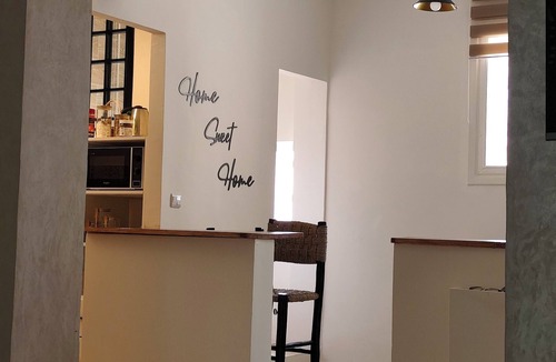 Gauthier Apartment | Bright apartment 5min from Twin, quiet Gauthier neighborhood.