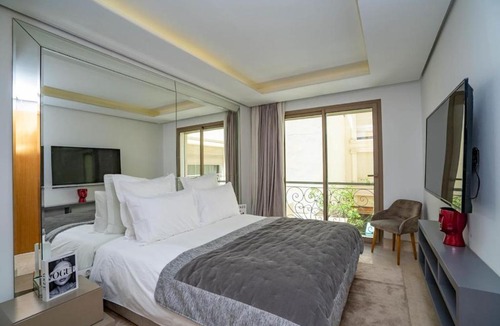 Racine Apartment | Bright Luxury Studio Apartment - City Center