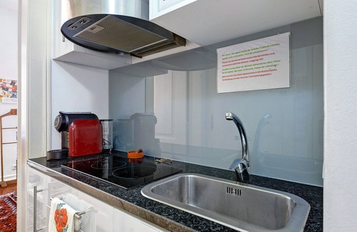 Sao Bento Apartment | 'Cantinho Lusitano in Príncipe Real' Apartment with Wi-Fi and Air Conditioning