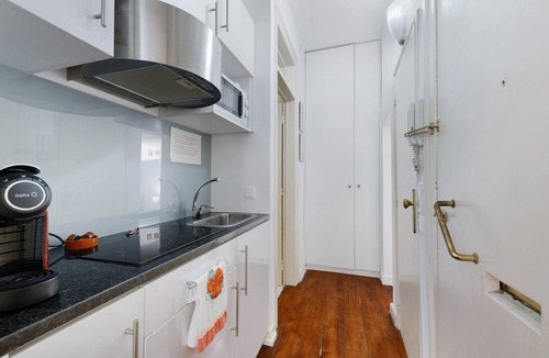 Sao Bento Apartment | 'Cantinho Lusitano in Príncipe Real' Apartment with Wi-Fi and Air Conditioning