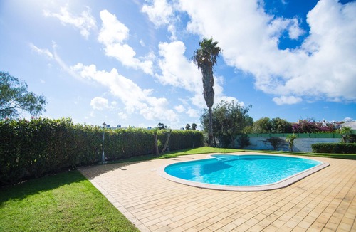 Albardeira Villa | Carrell White Villa, Pool, Wifi