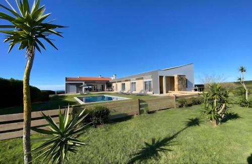 Sintra Villa | Casa da Vagem, Modern Luxury in Sintra, Private Pool, 9 min from Azenhas do Mar