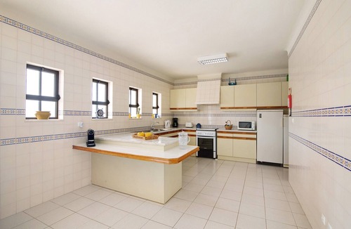 Alporchinhos Villa | Casa das Areias with Private Pool, Wi-Fi, and Air Conditioning