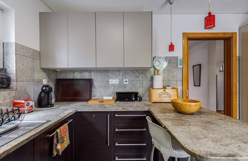 Cascais House | Casa das Fontes – House of Wells with Mountain View, Private Garden and Wi-Fi