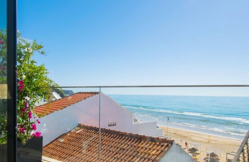 Salema Apartment | Casa Dourada - Golden Beach Apartment with stunning ocean views. Pets accepted.