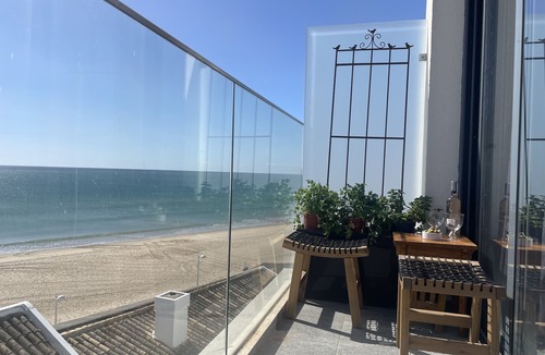 Salema Apartment | Casa Dourada - Golden Beach Apartment with stunning ocean views. Pets accepted.