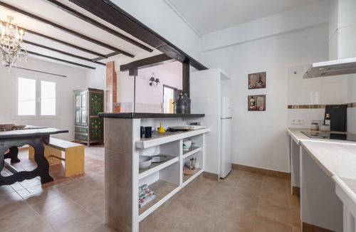 Aldover Apartment | Casa Lindo – Bright Apartment with Large Terrace Next to the Vía Verde