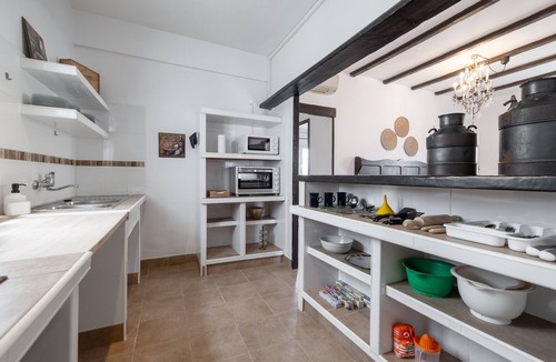Aldover Apartment | Casa Lindo – Bright Apartment with Large Terrace Next to the Vía Verde