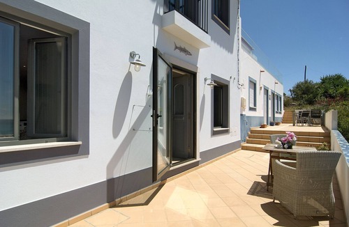 Salema Apartment | Casa Sereia Praia, Chic sea view holiday apartment