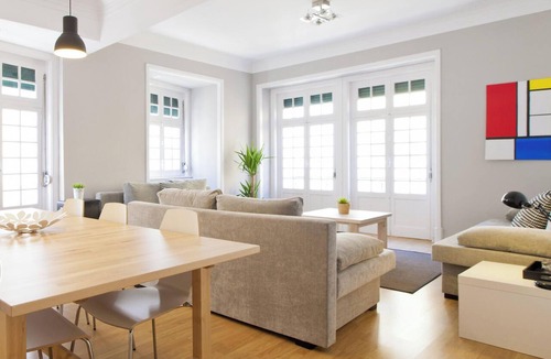 Misericordia Apartment | Central Chiado 2E by Central Hill