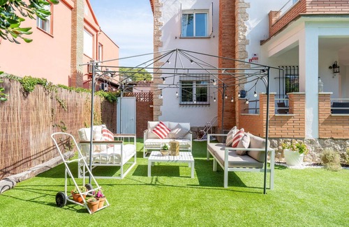 Comarruga House | Chalet '50 M to the Beach' with Private Terrace, Wi-Fi and Air Conditioning