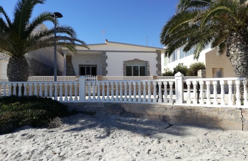 Pilar de la Horadada Ski Chalet | CHALET ON THE FIRST LINE OF THE SEA, 5 METERS ! FREE WIFI