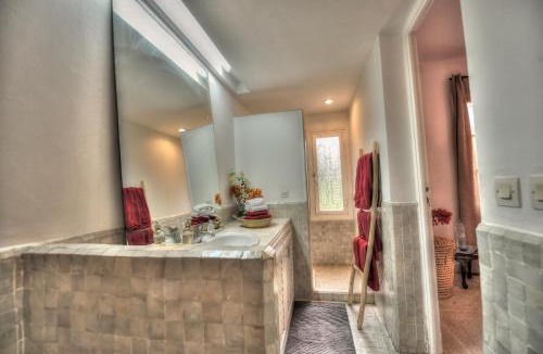 Casablanca House | Charmante Maison 2ch et Bungalow 2ch au Coeur de l'Oasis