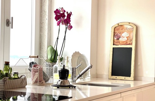 Santo Estevao Apartment | Charming 2-bedroom Riverview Apartment with Elevator, AC, WiFi in Alfama- Lisboa