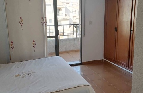 El Moncayo House | Charming 3-bedroom bungalow in welcoming Guardamar del Segura with AC, WiFi
