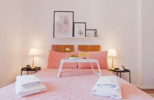 Sacramento Apartment | Charming Chiado 2Bedr W/Balcony and View