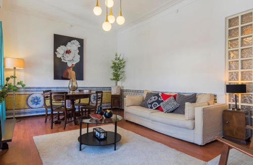 Sacramento Apartment | Charming Chiado 2Bedr W/Balcony and View
