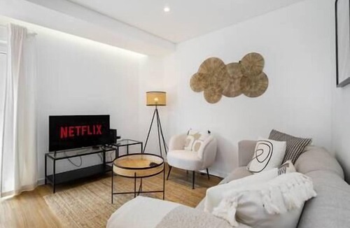 Estoril Apartment | Chic & Stylish Retreat in Estoril Finest Location