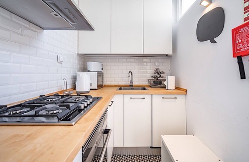 Santo Condestavel Apartment | Chives Apartment, WiFi, AC !New!