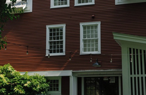 Warren Hotel | Classic Country suite for family and the dog