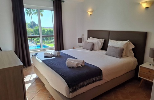 Alvor Apartment | Clube Alvor Ria - Elegant one bedroom apartment with stunning river & sea views