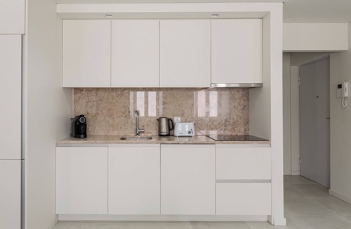 Linda-a-Velha Apartment | Contemporary Comfort in Lisbon