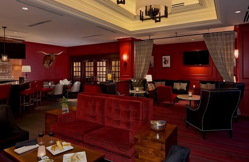 Downtown Austin Hotel | Convenient Stay! THREE Relaxing Units, Pet-friendly, Indoor Swimming Pool!