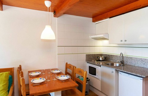 Els Griells Apartment | Cosy apartment for 4 people with WIFI, A/C, pool, TV and terrace