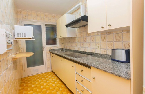 Malgrat de Mar Apartment | Cosy apartment for 4 people with WIFI, pool, TV and balcony
