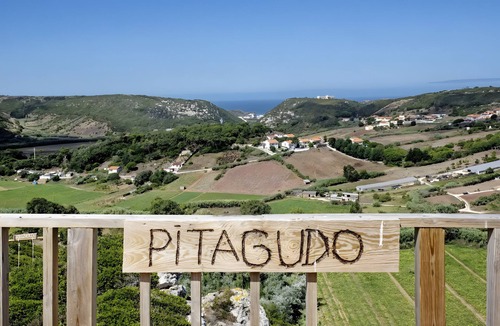Maceira Villa | Country House 'Cabana Do Baloiço Do Pitagudo' with Sea View, Shared Terrace and Air Conditioning