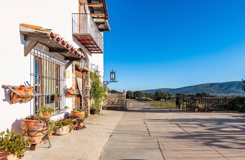 Cati House | Country House 'Vell' with Mountain View, Private Garden and Wi-Fi