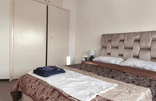 Quartier Des Orangers House | Cozy Double Room Near Train Station & Airport Bus