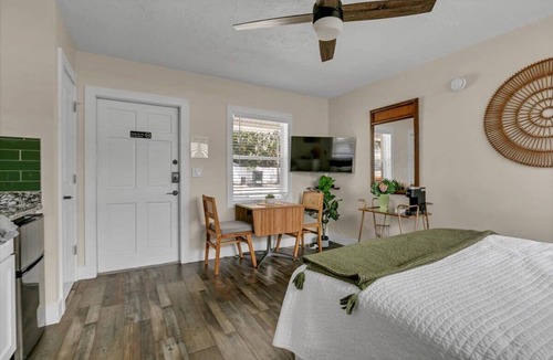 Safety Harbor Hotel | Cozy Queen Studio Stay: Heart of Safety Harbor