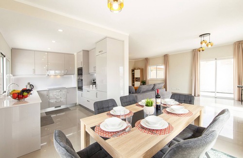 Portimao Villa | Cozy retreat with pool in Portimão