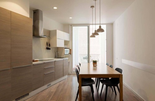 L'Antiga Esquerra de l'Eixample Apartment | DELUXE THREE BEDROOM APARTMENT